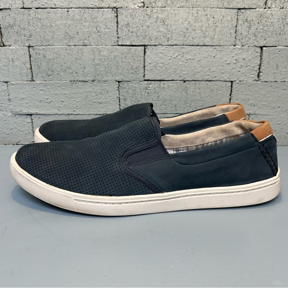 Men’s Clark’s Perforated Slip On Flats Size 11 M, navy